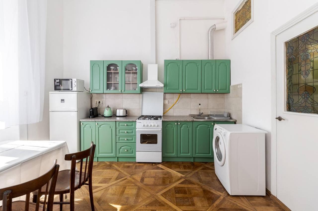 Апартаменти На Площі Ринок 12 Lviv Buitenkant foto